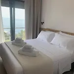 Beachfront Terrace 公寓