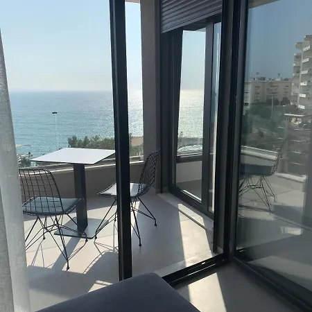 Beachfront Terrace * Sarandë