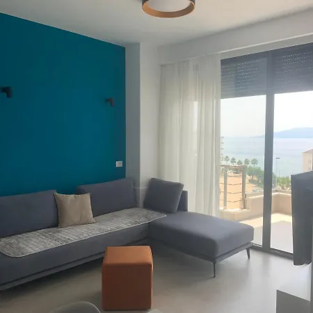 Apartment Beachfront Terrace *