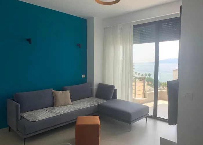 Apartment Beachfront Terrace *